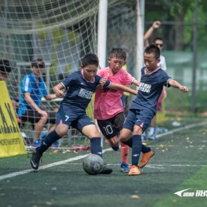  奥格斯堡定位球显神通，两次头槌破门扭转乾坤